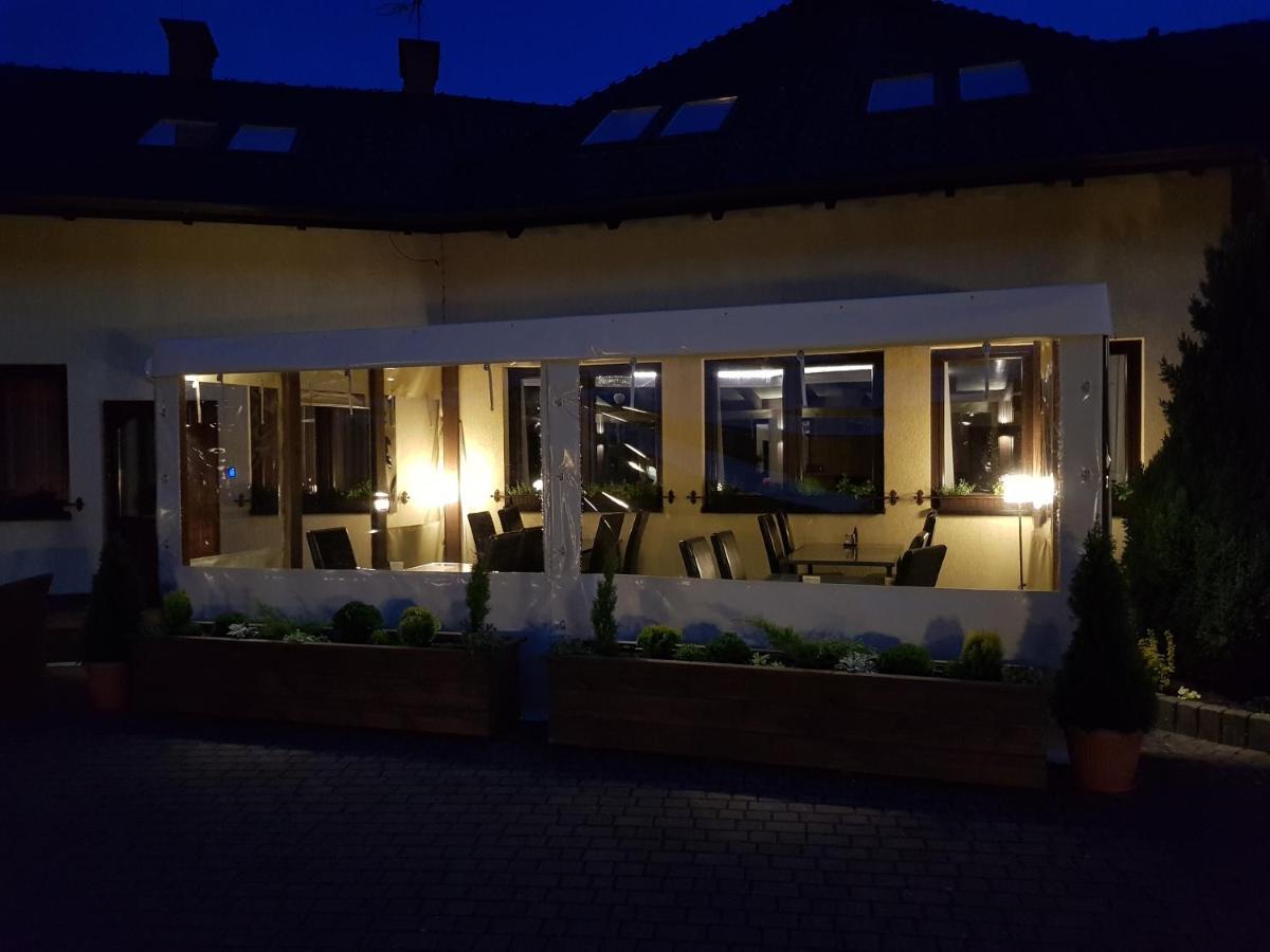 Hotel Diadem Jerzmionki Buitenkant foto