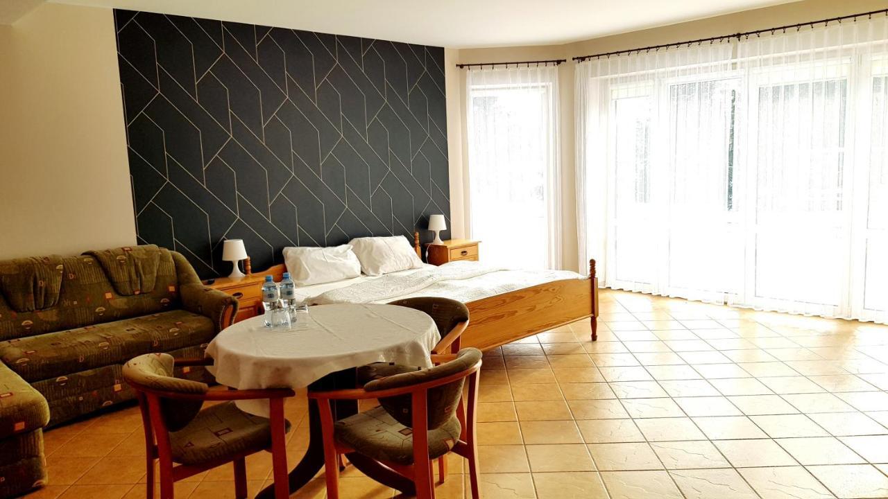 Hotel Diadem Jerzmionki Buitenkant foto