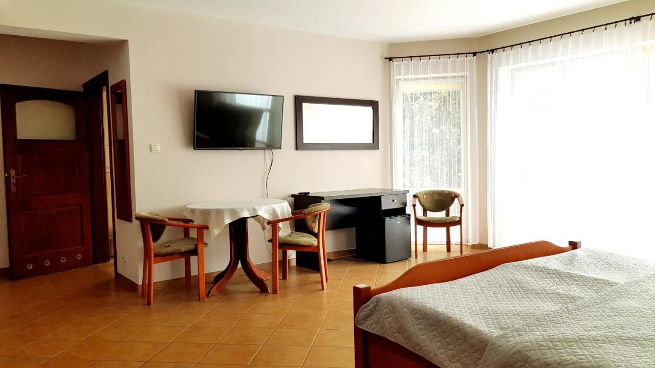 Hotel Diadem Jerzmionki Buitenkant foto