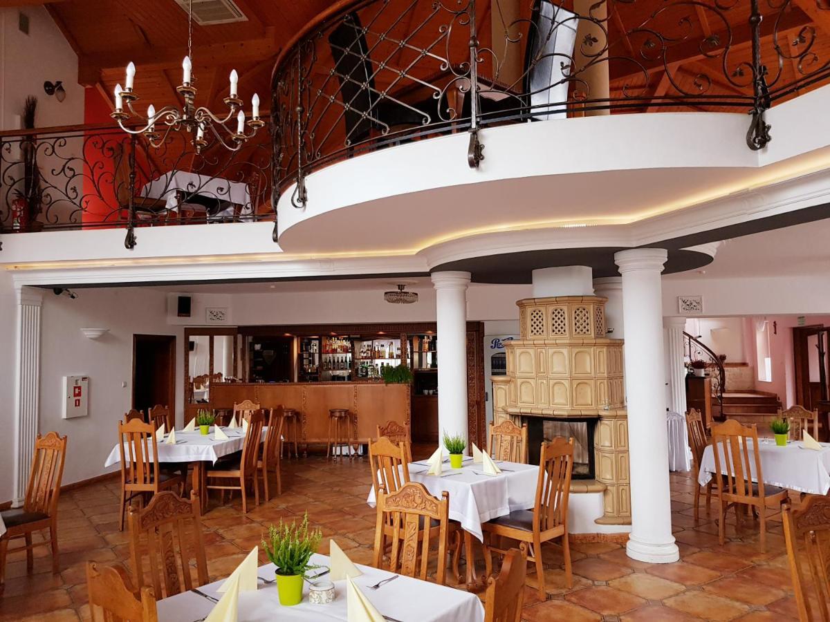 Hotel Diadem Jerzmionki Buitenkant foto